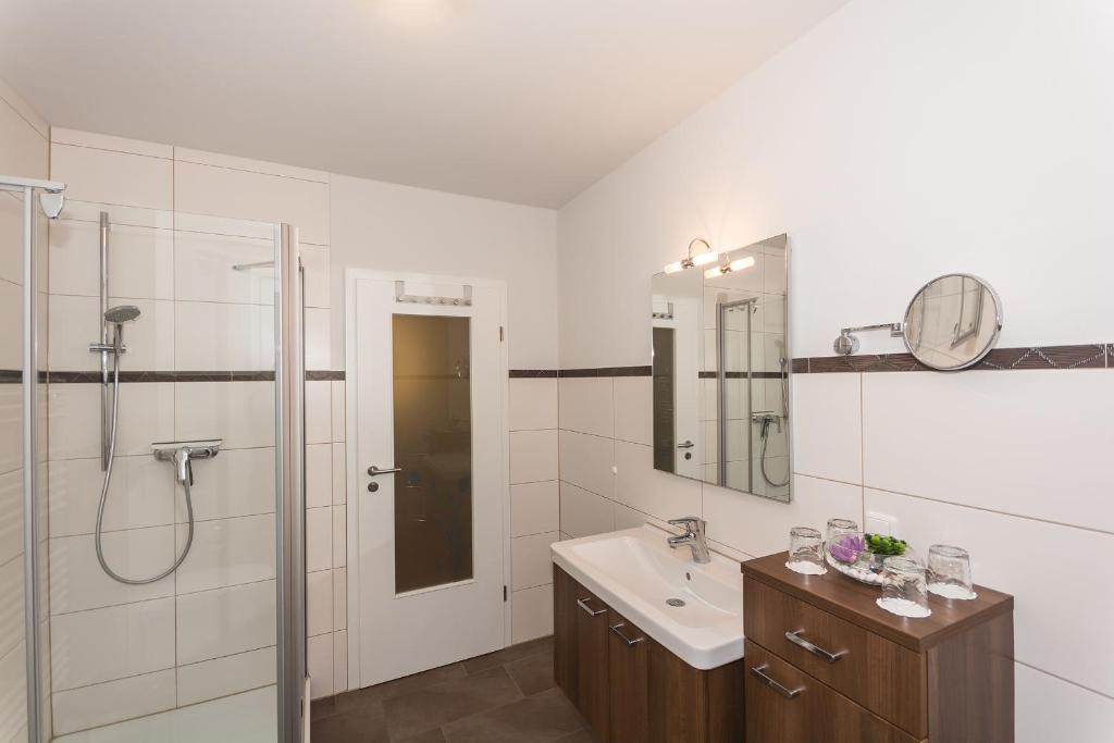 בינץ Apartmenthaus Kleiner Falke מראה חיצוני תמונה